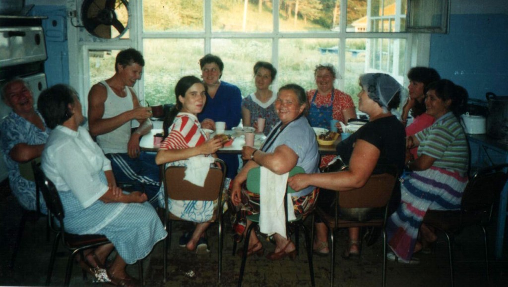 Лето 1995 г. Лагерь «Заря», предместье г. Иркутска. Сотрудники детского христианского благотворительного лагеря «Колосок»