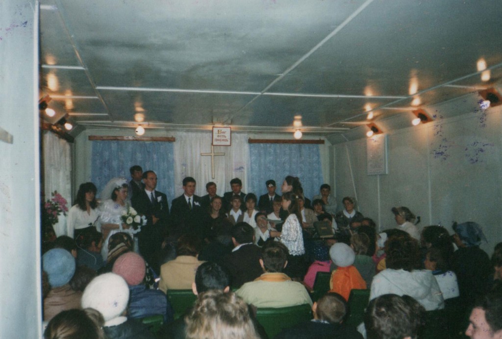 10 октября 1998 г. Свадьба Талько Александра и Щаповой Ларисы. Дом Молитвы церкви ЕХБ г. Шелехов